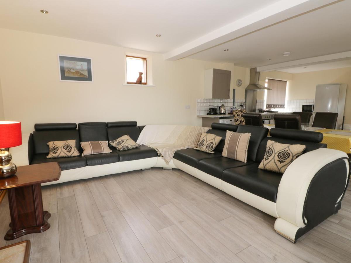 فيلا Mulberry Manor كينغستون أبون هول المظهر الخارجي الصورة